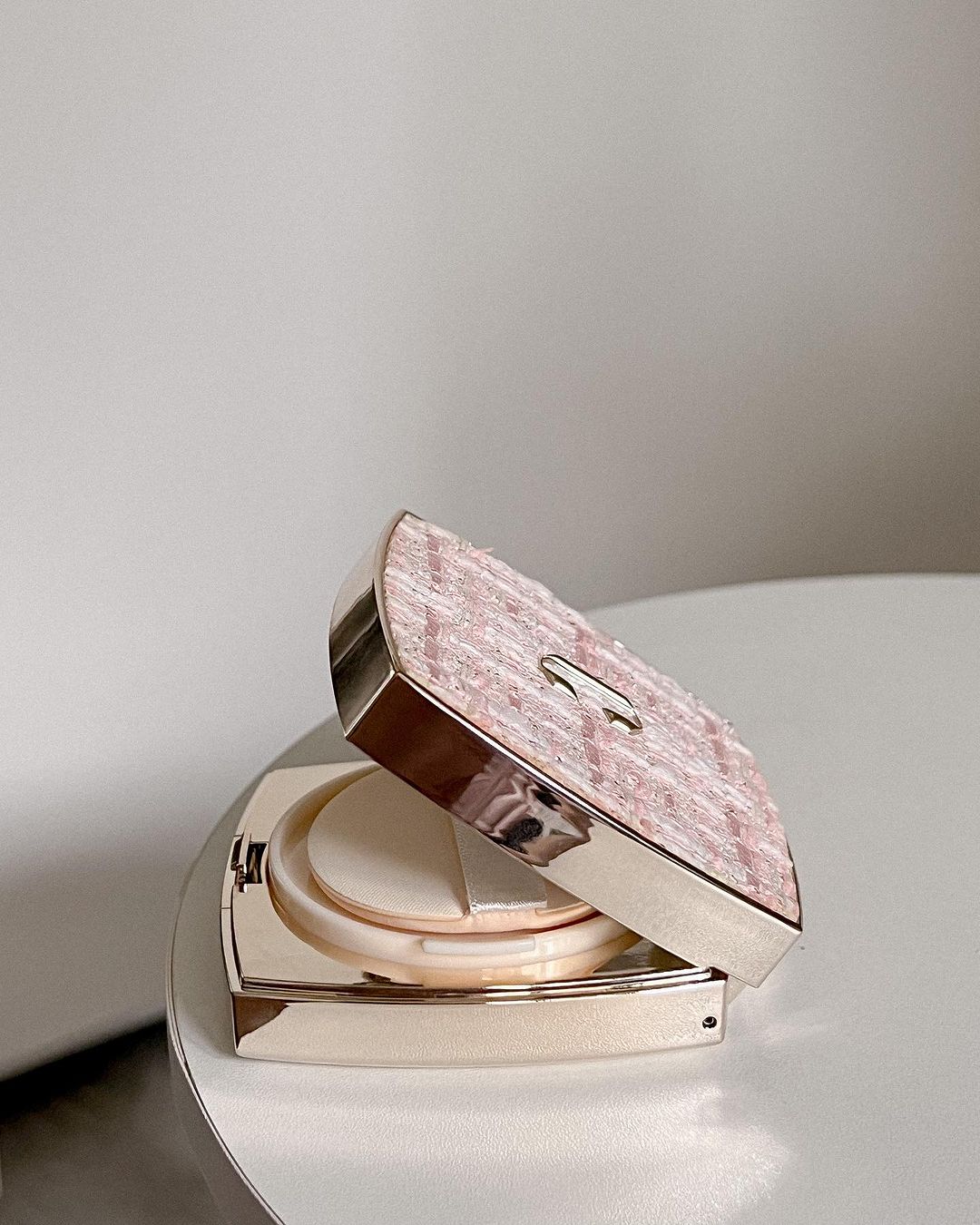 Clio Kill Cover Magnet Pact Tweed Limited Collection (#21 Light beige)